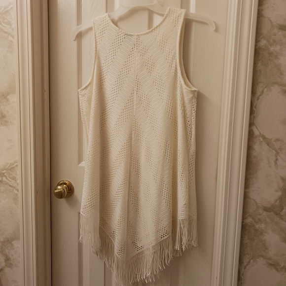 🔥NWT New Directions Fringed Sleeveless Top, Size Medium - Picture 6 of 7